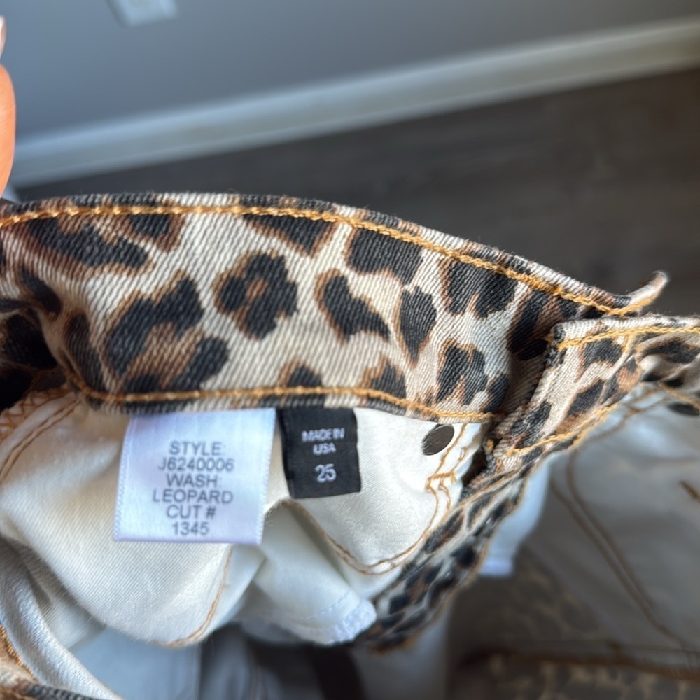 VERONICA BEARD Debbie Leopard Button Front Skinny… - image 10